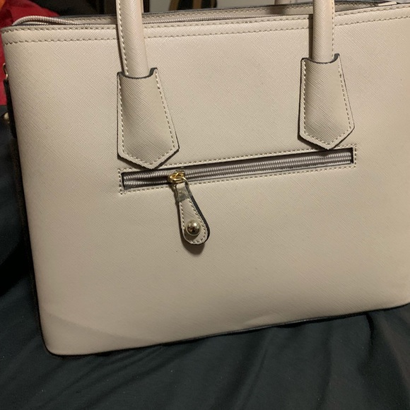 Prada - Picture 5 of 5